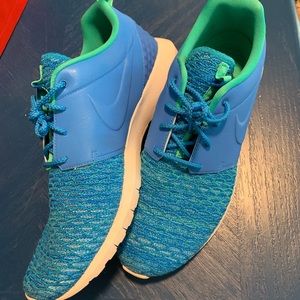 Size 12 Nike Roshe (EUC!!)